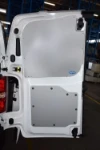 Bodenplatte aus Holz und Wandplatten aus Blech für den Toyota ProAce