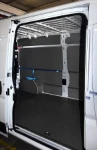 Bodenplatte mit Marmor-Optik und Wandplatten im Citroën Jumper