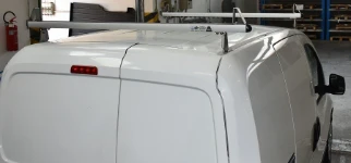Dachträger auf dem Dach des Fiat Fiorino
