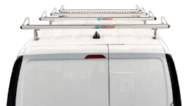 Dachträger auf dem Dach des Ford Transit Connect
