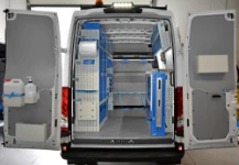 Der voll eingerichtete Iveco Daily L2H2 eines Multi-Utility-Dienstleisters
