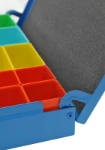 Detail des Deckels der Syncro-Koffer mit Antikipp-Scharnieren