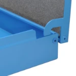 Detailansicht des Antikipp-Scharniers für die Koffer von Syncro