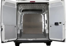 Ducato mit Bodenplatte und Laderaumverkleidung