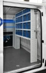 Durchsichtige Kippladen an der Laderaumtrennwand des Jumper