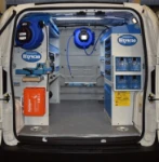 Eingerichteter Transporter mit Kabel- und Leitungsaufroller