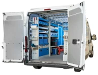 Einrichtung an der linken Wand des Ducato