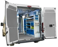 Einrichtung an der rechten Wand des Ducato