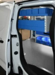 Einrichtung im Toyota ProAce City, nur linke Wand