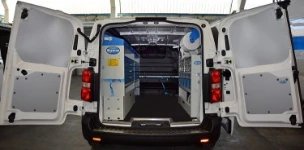 Einrichtung im Toyota Proace für die Instandhaltung von Maschinen