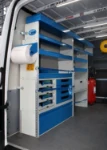 Einrichtungen und Zubehör von Syncro in einem Kleintransporter für die Wartung von Landmaschinen
