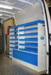 Modulo scaffalato Syncro Ultra nel NV250 con pannello portautensili e cassetti