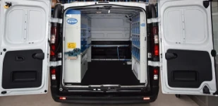 Fahrzeugeinrichtung für den Kundendienst an Verpackungsmaschinen