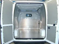 Rivestimento interno con pianale e pannellatura per NV250