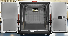Rivestimento interno con pianale e pannellatura per NV250