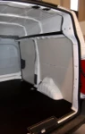 Rivestimento lato sinistro del Dokker con copriruota in alluminio mandorlato