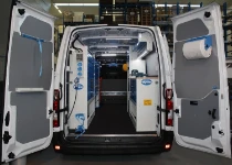 Für den Kundendienst an Gabelstaplern eingerichteter Kleintransporter