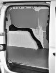 Holzboden und Blechverkleidung im Ford Transit Connect