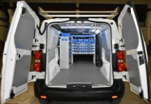 Innenverkleidung und Ausbau mit Koffern für den Opel Vivaro