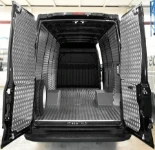 Rivestimento interno con pianale e pannellatura per NV250