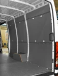 Modulo destro dell'allestimento Syncro Ultra nel NV250, con pannello portautensili e cassettiera