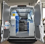 Iveco Daily mit Kompressor-Generator und Handwaschbecken, Heckansicht