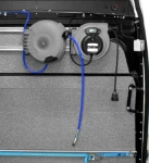 Kabel- und Schlauchaufroller in der von Syncro eingerichteten mobilen Werkstatt