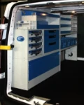 Komplette Ausrüstung für Elektriker an Bord des Kleintransporters Custom