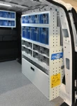 Laderaum des Ford Transit Connect für Techniker und Installateure ausgestattet