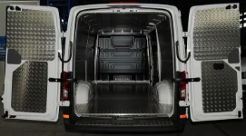 Laderaumverkleidungen aus Aluminium für den Crafter