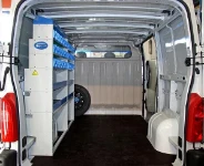 Allestimento officina mobile sul Dacia Dokker con morsa, portarotolo e tanica