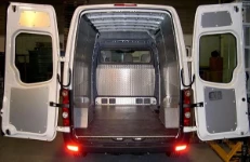 Rivestimento interno con pianale e pannellatura per NV250
