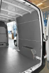 Modulo destro dell'allestimento Syncro Ultra nel NV250, con pannello portautensili e cassettiera