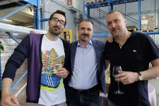 Mitarbeiter auf dem Fest von Syncro System am 19. Mai