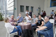 Mitarbeiter auf dem Fest von Syncro System am 19. Mai