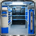 Allestimento Volkswagen Transporter con scaffalature e accessori