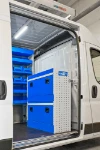 Allestimento con vani chiusi su paratia Opel Movano