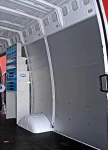 Modulo scaffalato Syncro Ultra nel NV250 con pannello portautensili e cassetti