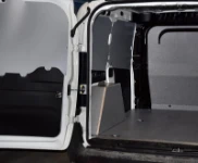 Multiplex-Bodenplatte mit Zurrmulden für den Doblò