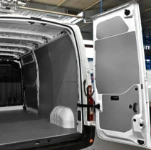 Rivestimento lato sinistro del Dokker con copriruota in alluminio mandorlato