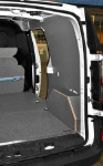 Rechte Laderaumwand des Mercedes Citan mit Boden- und Wandplatten