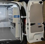 Rechte Seite der Einrichtung mit durchsichtigen Schubladen im Dokker