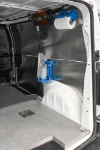 Rechte Seite des Opel Vivaro mit Aluminiumverkleidung und Zubehör