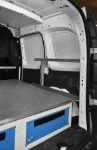 Rechte Seitenwand im Mercedes Citan mit Unterflurschubladen
