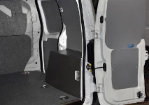 Rechte Verkleidung aus vorlackiertem Blech und Multiplex mit Marmor-Dekor für den Fiat Fiorino