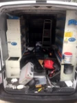 Regal im verunfallten Kleintransporter