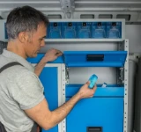 Regal mit Liftklappe