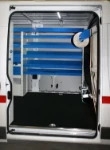 Regalböden in einem Nutzfahrzeug für thermische Solaranlagen