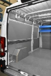 Lato sinistro Opel Movano con pianale, pannellatura, copriruota, ganci e rotaia per cinghie