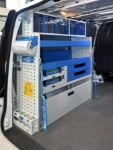 Regale und Kippladen im Mercedes Vito